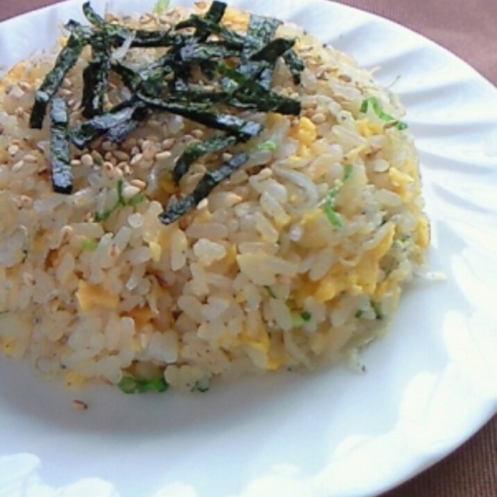 簡単!ちりめんじゃこ&ゴマの和風チャーハン